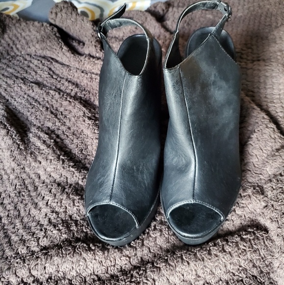 Women's Open-toe Heel - Picture 2 of 3